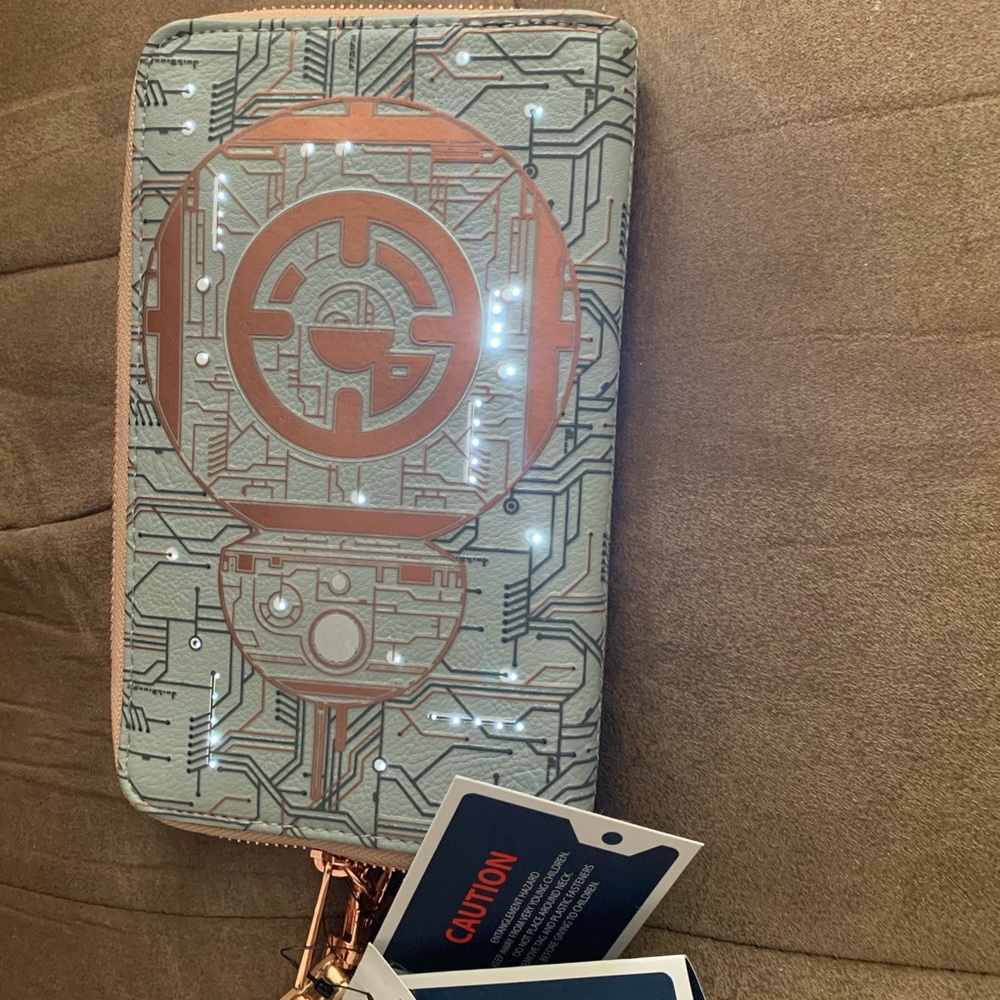 Star Wars BB8 Light Up wallet. BNWT